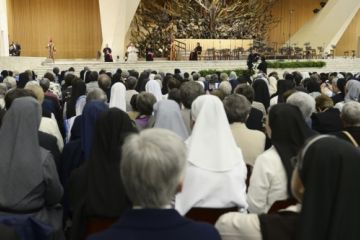 Papa Franjo primio sudionice opće skupštine Međunarodne unije viših redovničkih poglavarica Papa Franjo primio sudionice opće skupštine Međunarodne unije viših redovničkih poglavarica