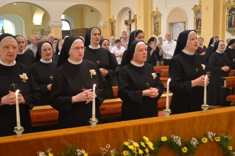 50 godina življenja redovničkih zavjeta u Đakovu proslavilo dvanaest sestara 50 godina življenja redovničkih zavjeta u Đakovu proslavilo dvanaest sestara