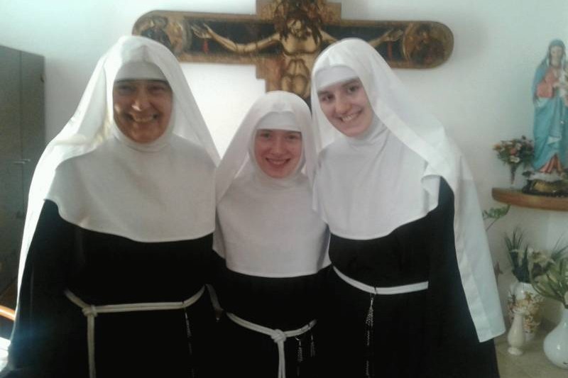 Redovničko oblačenje u splitskom samostanu sestara klarisa Redovničko oblačenje u splitskom samostanu sestara klarisa