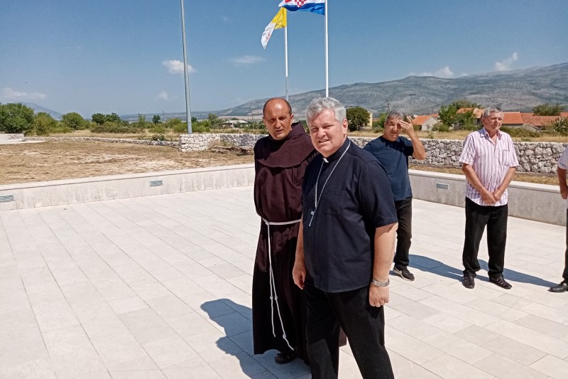 Biskup Košić u Čavoglavama: Ljubiti svoj narod učio nas je i bl. Stepinac Biskup Košić u Čavoglavama: Ljubiti svoj narod učio nas je i bl. Stepinac