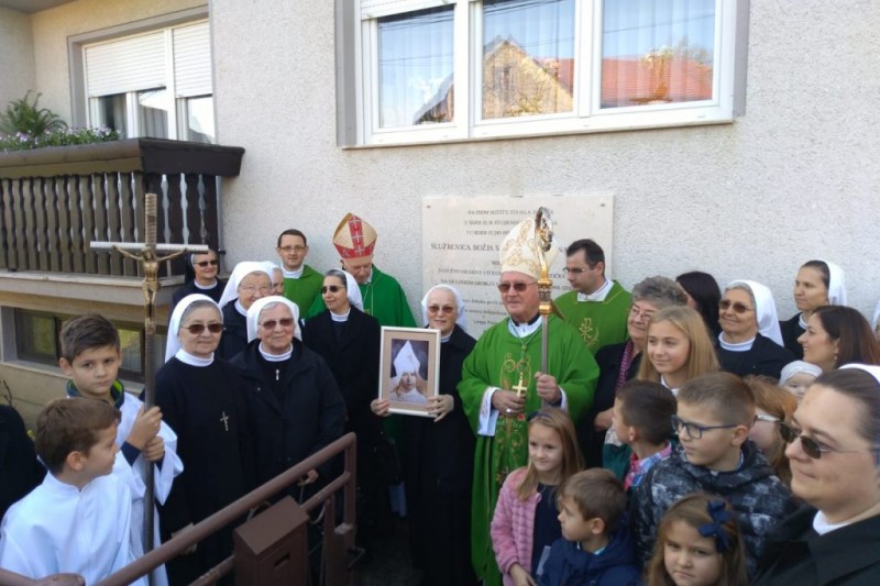 U Krašiću otkrivena spomen-ploča službenici Božjoj s. Žarki Julijani Ivasić U Krašiću otkrivena spomen-ploča službenici Božjoj s. Žarki Julijani Ivasić