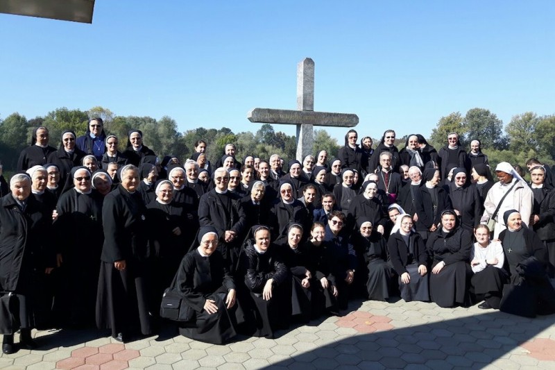 XXXV. redovnički dani i susret osoba posvećenog života Đakovačko-osječke nadbiskupije XXXV. redovnički dani i susret osoba posvećenog života Đakovačko-osječke nadbiskupije