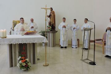 Mladomisnici sestrama karmelićankama u Breznici Đakovačkoj zahvalili za molitvu