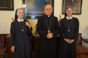 Vrhovna poglavarica Marijinih sestara posjetila Požešku biskupiju