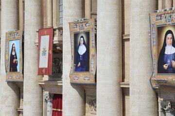 Papa proglasio svetima četiri redovnice Papa proglasio svetima četiri redovnice