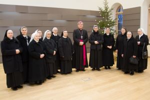 Božićno čestitanje biskupa Košića i predstavnica redovničkih zajednica