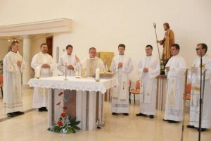 Mladomisnici Đakovačko-osječke nadbiskupije u Karmelu svetog Josipa