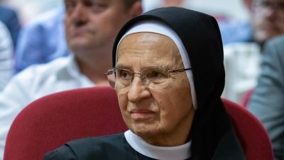 S. gracija petric dobila plaketu grada otoka 1