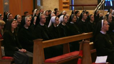 Nadbiskup kutlesa predslavio misu na zavrsetku 40 redovnickih dana u zagrebu 3