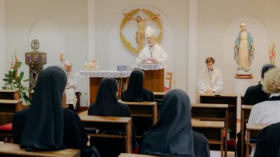 Mons krizic predvodio misu povodom dana druzbe sestara sluzavki maloga isusa u splitu  (2)