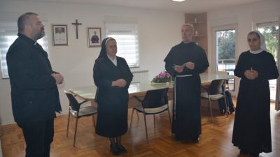 Blagoslov djelatnika i prostorija u sjedistu hrvatske redovnicke konferencije (1)