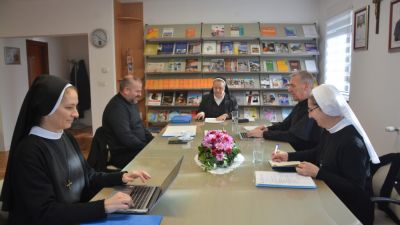 Blagoslov djelatnika i prostorija u sjedistu hrvatske redovnicke konferencije (5)
