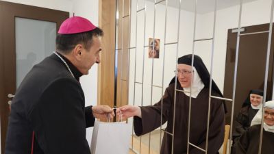 Biskup medo posjetio klauzurne karmelicanke u gospicu 1