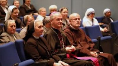 Predbozicni susret redovnica i clanica ustanova posvecenog zivota i druzbi apostolskog zivota 1
