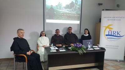 Strucni skup i duhovne vjezbe za vise redovnicke poglavarice u novigradu na dobri (6)