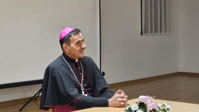 Biskup medo posjetio sudionice tecaja u gospickom karmelu 1