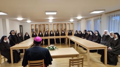 Biskup medo posjetio sudionice tecaja u gospickom karmelu 2