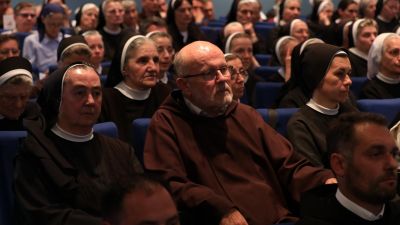 Dikasterij za ustanove posvecenog zivota i druzbe apostolskog zivota 15