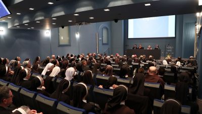 Dikasterij za ustanove posvecenog zivota i druzbe apostolskog zivota 31