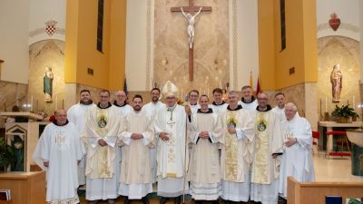 Fra danijel sentic i fra jakov jure nikolic za dakone zaredeni u chicagu 3