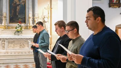 U imotskom primljeni novi postulanti franjevacke provincije presvetog otkupitelja 15 U imotskom primljeni novi postulanti franjevacke provincije presvetog otkupitelja 15