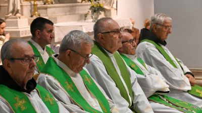 U imotskom primljeni novi postulanti franjevacke provincije presvetog otkupitelja 17 U imotskom primljeni novi postulanti franjevacke provincije presvetog otkupitelja 17