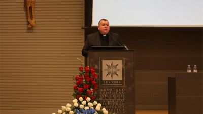 Mons. razum i mons. kovac imenovani pomocnim biskupima zagrebacke nadbiskupije 9 Mons. razum i mons. kovac imenovani pomocnim biskupima zagrebacke nadbiskupije 9