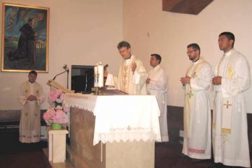 Mladomisnici slavili misu u Stepinčevu Karmelu