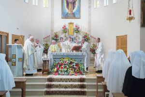 Biskup Košić predvodio zahvalno slavlje povodom 10. obljetnice dolaska kćeri Srca Isusova u Lasinju