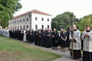 Hodočašće duhovnih zvanja Imotske krajine na početku devetnice Gospi od Anđela