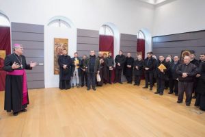 Božićno čestitanje biskupa Vlade Košića i svećenika, redovnika i redovnica