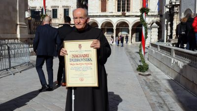 Redovniku franjevcu i sestrama franjevkama dodijeljene nagrade grada dubrovnika 2