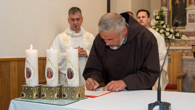 Kapucin fra miso biskup polozio svecane zavjete 2
