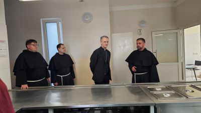 Nadbiskup kutlesa posjetio pucku kuhinju na svetom duhu koja dnevno priprema 400 obroka 1