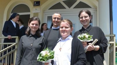 Podijeljene diplome u skoli za novakinje (12)