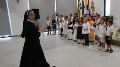Proslavljeno sto godina djelovanja sluzavki malog isusa u vinkovcima 2