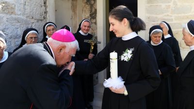 Redovnicko oblacenje i polaganje prvih zavjeta s tee bozic 2