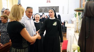 Redovnicko oblacenje i polaganje prvih zavjeta s tee bozic 8
