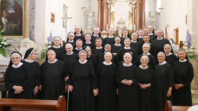 Redovnicko oblacenje i polaganje prvih zavjeta s tee bozic 11