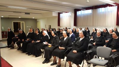 Susret sestara koje vrse poslanje unutar samostana (10)