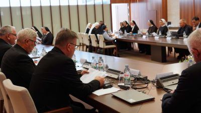 Odrzan susret biskupa hbk-a s redovnickim poglavaricama i poglavarima 3