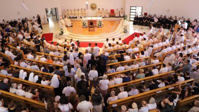 Nadbiskup drazen kutlesa zaredio petnaestoricu novih svecenika 5