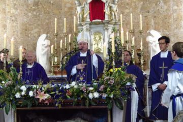 Biskup Palić slavio misu na završetku franjevačkih pučkih misija u Braču Biskup Palić slavio misu na završetku franjevačkih pučkih misija u Braču
