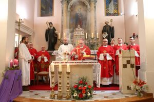 Biskup Rogić predvodio misu na svetkovinu sv. Lucije u samostanskoj crkvi benediktinki