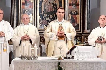 Blagoslovljena obnovljena crkva na Dančama Blagoslovljena obnovljena crkva na Dančama