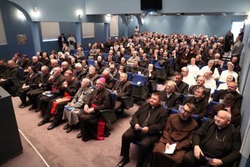Dikasterij za ustanove posvećenog života i družbe apostolskog života Dikasterij za ustanove posvećenog života i družbe apostolskog života