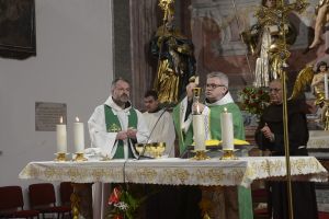 Duhovna priprava za proslavu svetkovine Presvetog Trojstva u franjevačkoj crkvi u Slavonskom Brodu