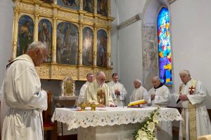 Fra Bernardin Škunca proslavio šezdesetu godišnjicu svećeništva