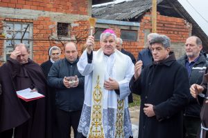 Franjevci Bosne Srebrene u sklopu Karitativnog društva „Kruh sv. Ante“ nastavljaju pomagati stradali