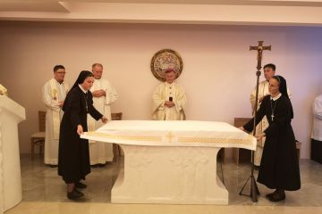 Posveta oltara i blagoslov obnovljene kuće službenica milosrđa - Anćela u Kaštel Sućurcu